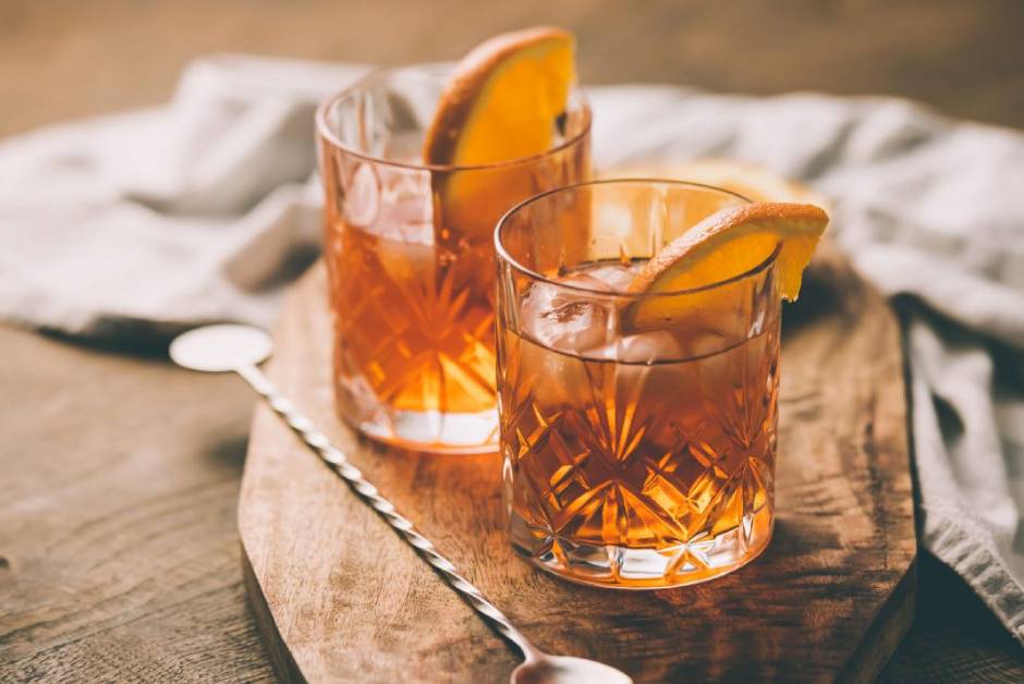 Tres cocteles con whisky que debes aprender a preparar